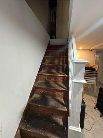 690 E 240th Street, Bronx, NY 10470