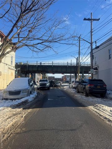 690 E 240th Street, Bronx, NY 10470