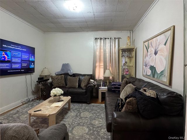 690 E 240th Street, Bronx, NY 10470