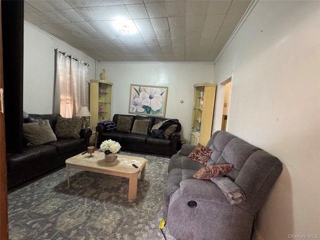 690 E 240th Street, Bronx, NY 10470