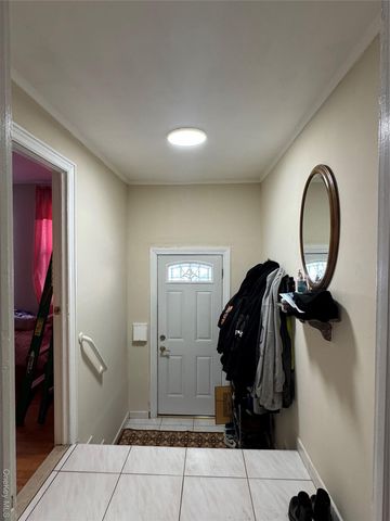 690 E 240th Street, Bronx, NY 10470