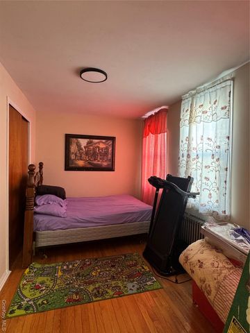 690 E 240th Street, Bronx, NY 10470