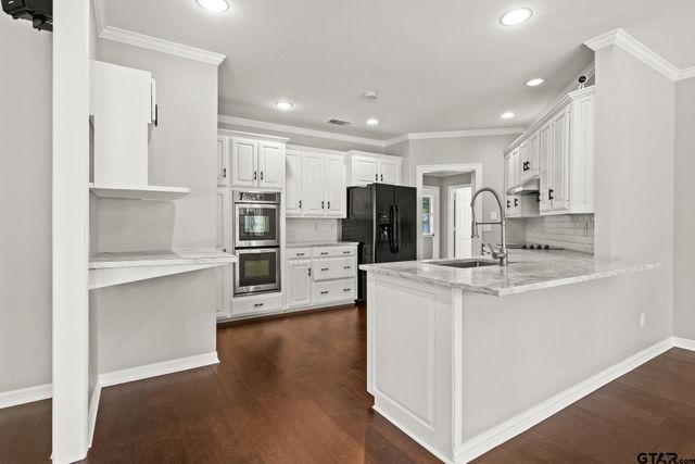 100 Turnberry Circle, Mt Pleasant, TX 75455