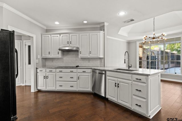 100 Turnberry Circle, Mt Pleasant, TX 75455