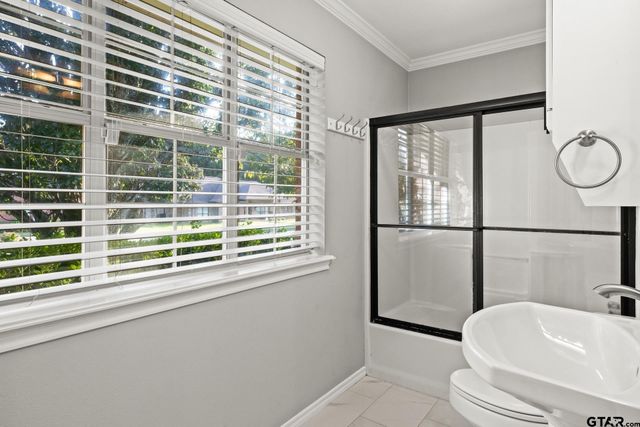 100 Turnberry Circle, Mt Pleasant, TX 75455