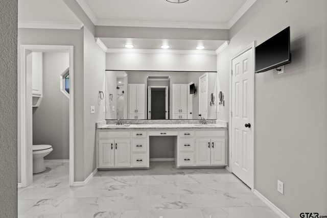 100 Turnberry Circle, Mt Pleasant, TX 75455