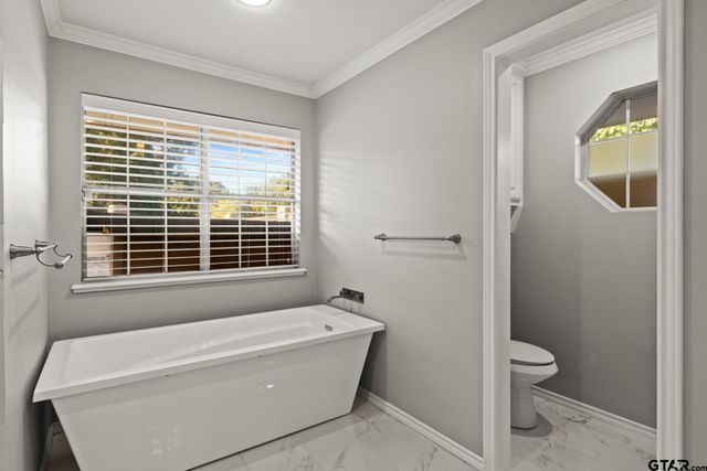 100 Turnberry Circle, Mt Pleasant, TX 75455