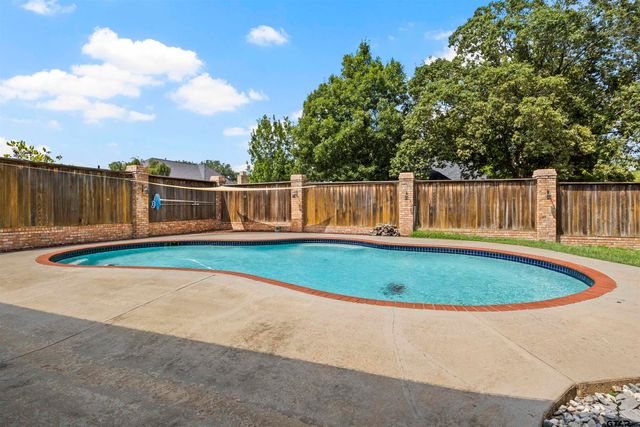 100 Turnberry Circle, Mt Pleasant, TX 75455