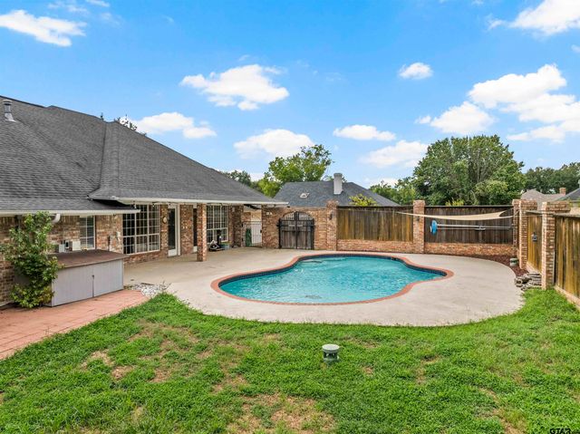 100 Turnberry Circle, Mt Pleasant, TX 75455