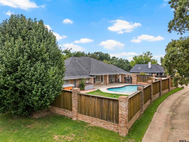 100 Turnberry Circle, Mt Pleasant, TX 75455