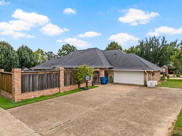 100 Turnberry Circle, Mt Pleasant, TX 75455