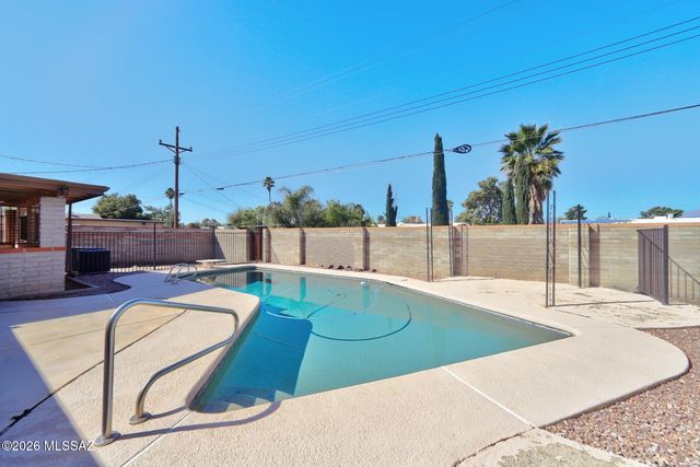 8509 E Louise Drive, Tucson, AZ 85730