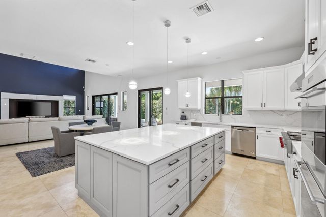 7406 NW 27th Avenue, Boca Raton, FL 33496