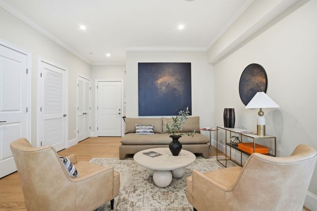 315 Highland Ave 101, Somerville, MA 02144