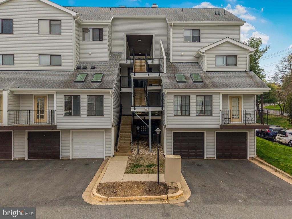 Image 1 of property listing at 1611 CARRIAGE HOUSE TER #1611-DD, Silver Spring, MD 20904