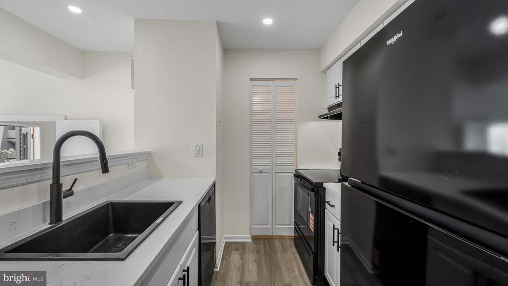 Image 10 of property listing at 1611 CARRIAGE HOUSE TER #1611-DD, Silver Spring, MD 20904