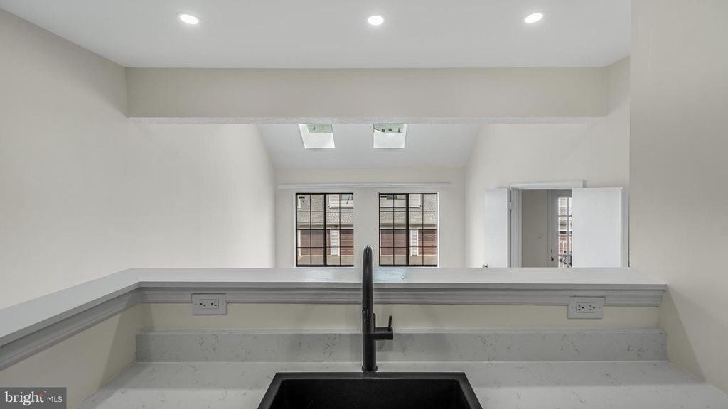 Image 13 of property listing at 1611 CARRIAGE HOUSE TER #1611-DD, Silver Spring, MD 20904