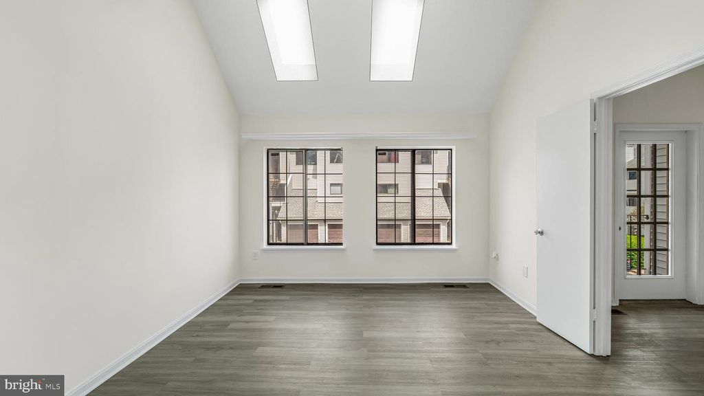 Image 14 of property listing at 1611 CARRIAGE HOUSE TER #1611-DD, Silver Spring, MD 20904