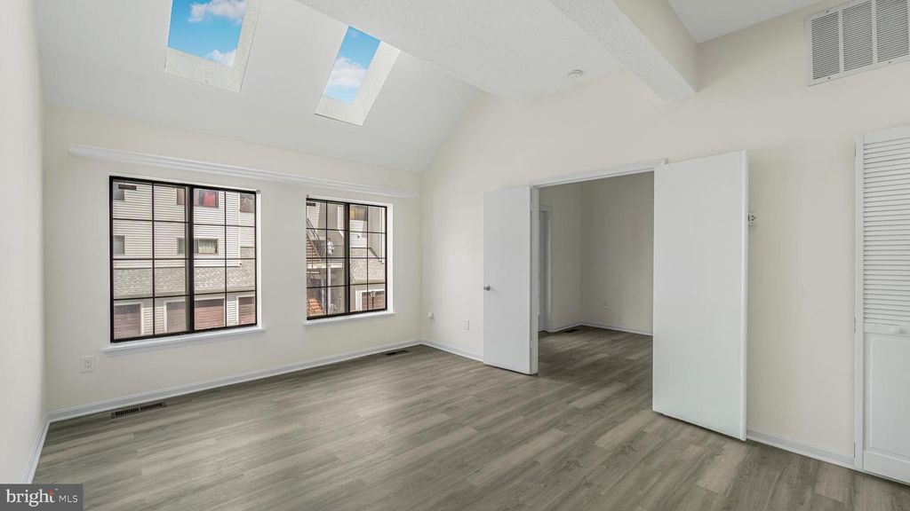 Image 15 of property listing at 1611 CARRIAGE HOUSE TER #1611-DD, Silver Spring, MD 20904