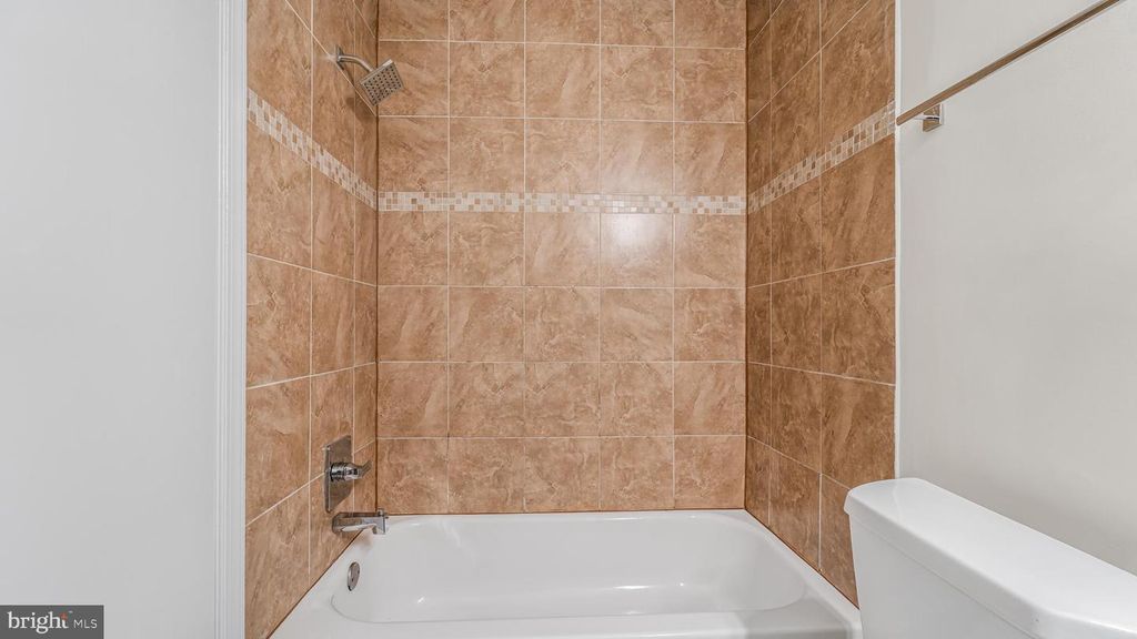 Image 16 of property listing at 1611 CARRIAGE HOUSE TER #1611-DD, Silver Spring, MD 20904