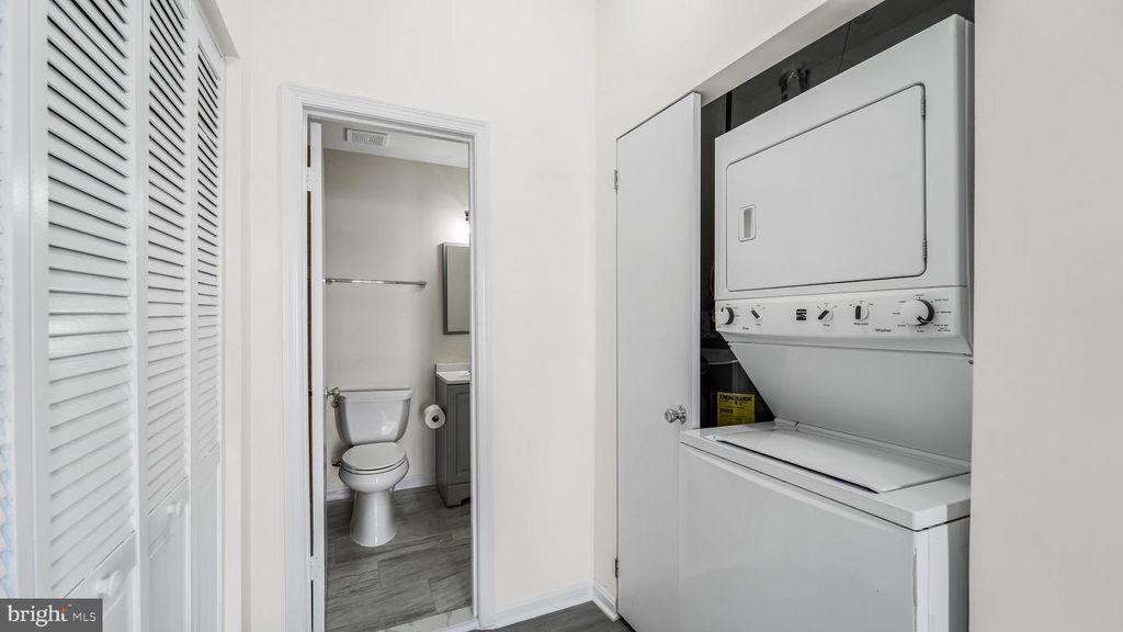 Image 19 of property listing at 1611 CARRIAGE HOUSE TER #1611-DD, Silver Spring, MD 20904