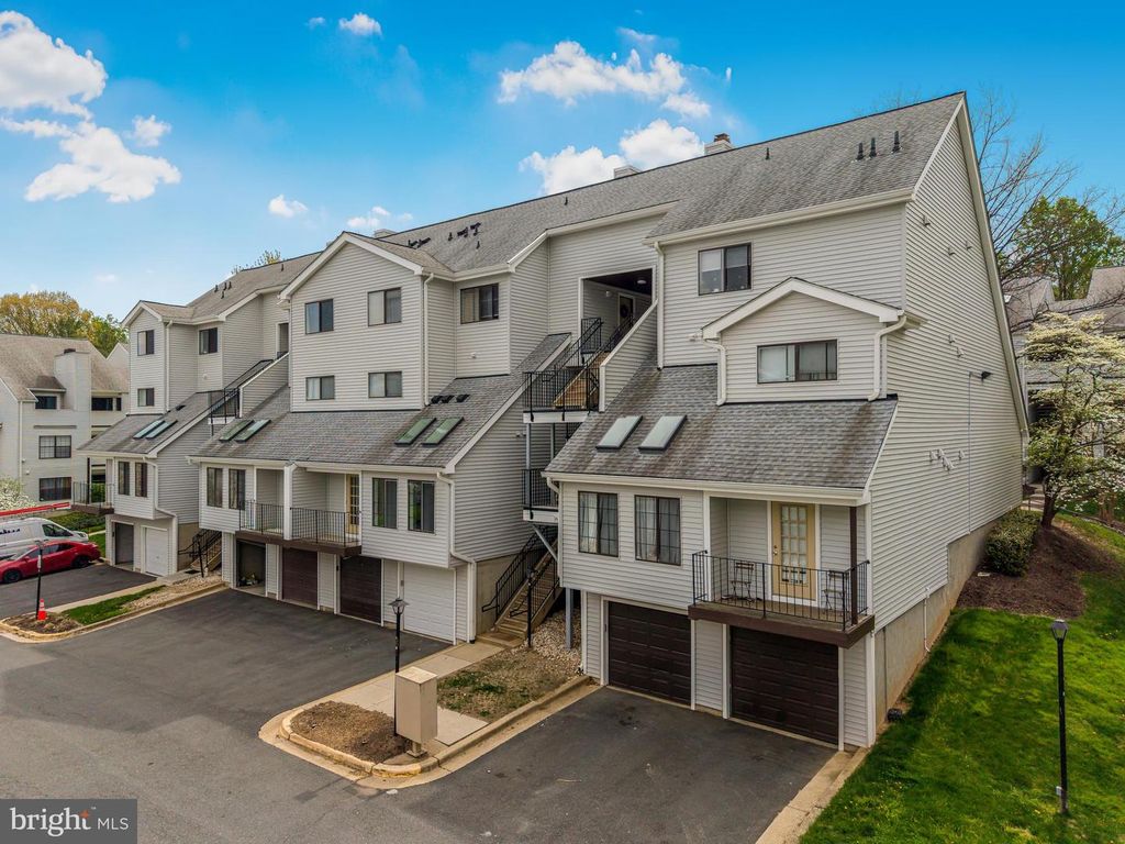 Image 22 of property listing at 1611 CARRIAGE HOUSE TER #1611-DD, Silver Spring, MD 20904