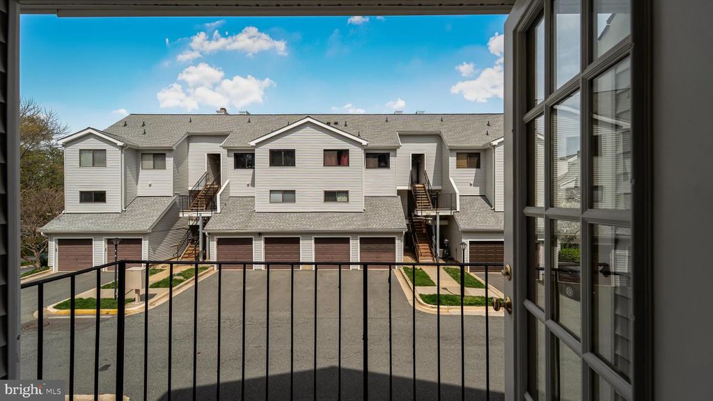 Image 23 of property listing at 1611 CARRIAGE HOUSE TER #1611-DD, Silver Spring, MD 20904