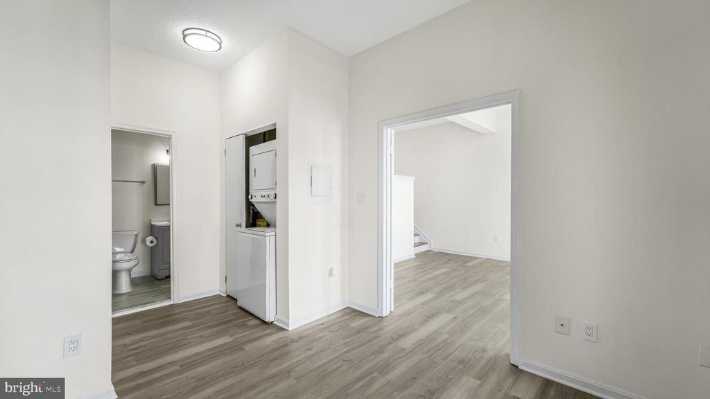 Image 6 of property listing at 1611 CARRIAGE HOUSE TER #1611-DD, Silver Spring, MD 20904