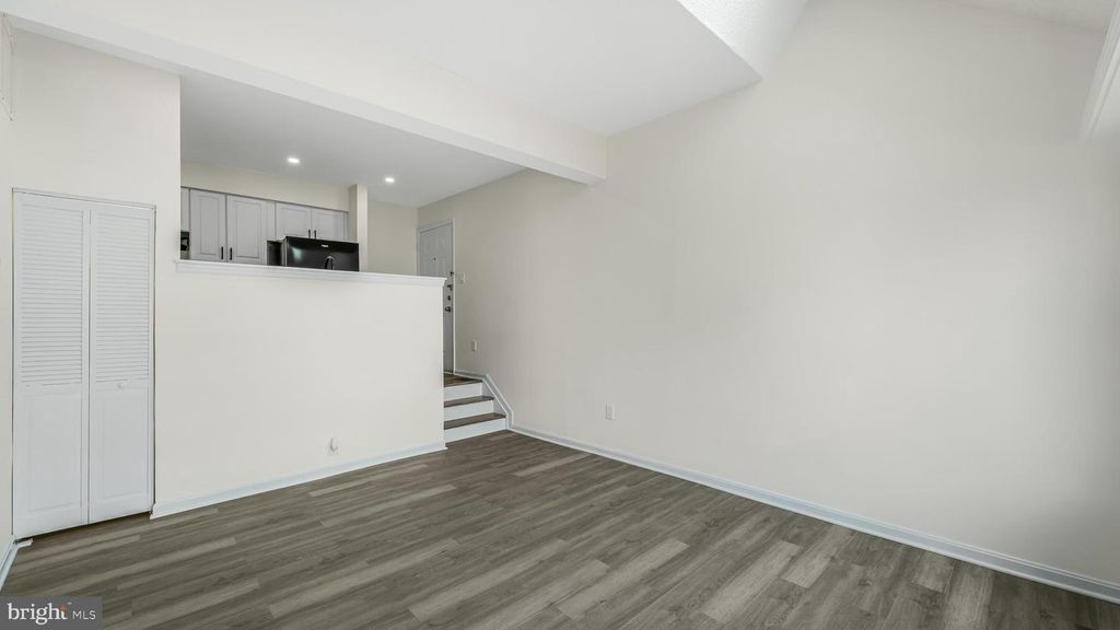 Image 9 of property listing at 1611 CARRIAGE HOUSE TER #1611-DD, Silver Spring, MD 20904