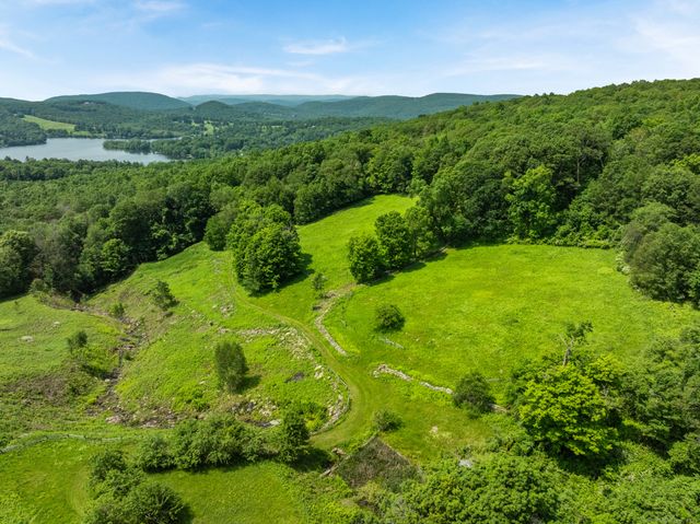 132 Curtiss Road, Warren, CT 06777
