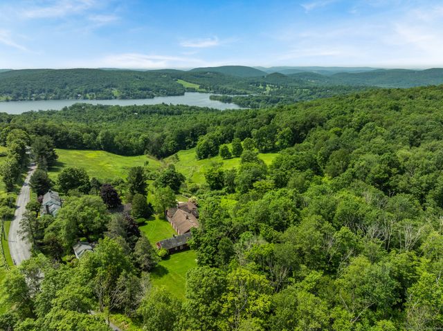 132 Curtiss Road, Warren, CT 06777