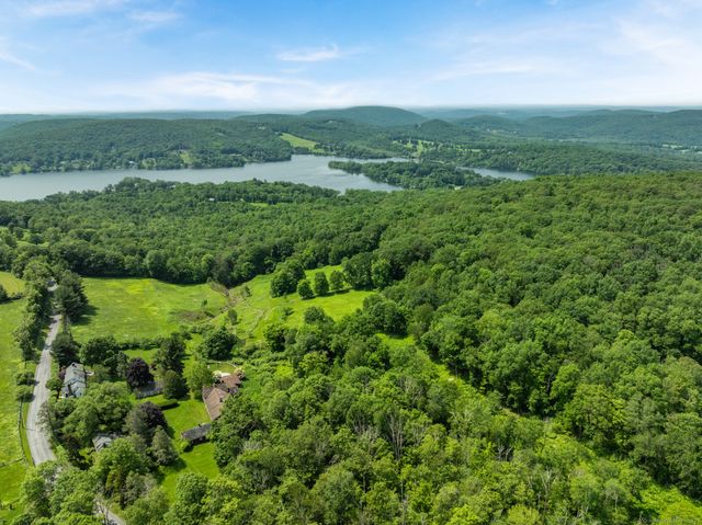 132 Curtiss Road, Warren, CT 06777
