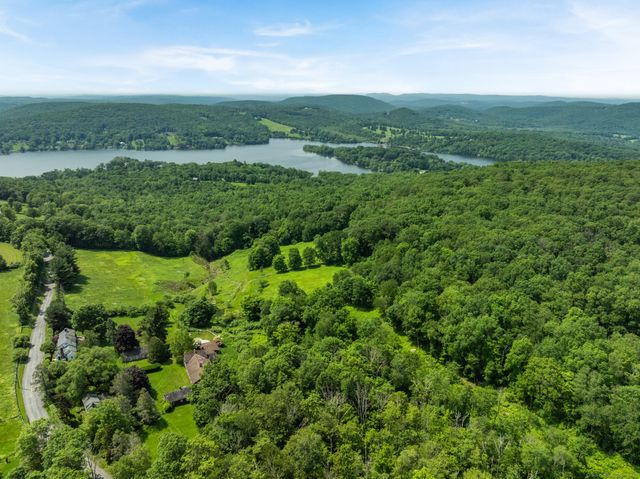 132 Curtiss Road, Warren, CT 06777