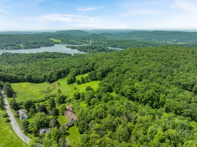 132 Curtiss Road, Warren, CT 06777