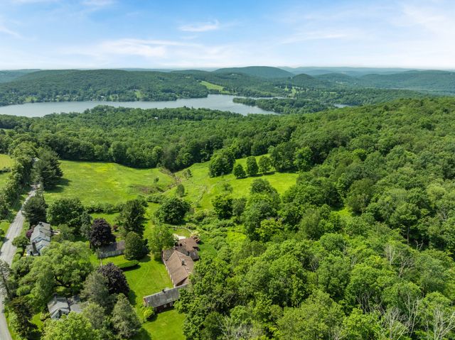 132 Curtiss Road, Warren, CT 06777