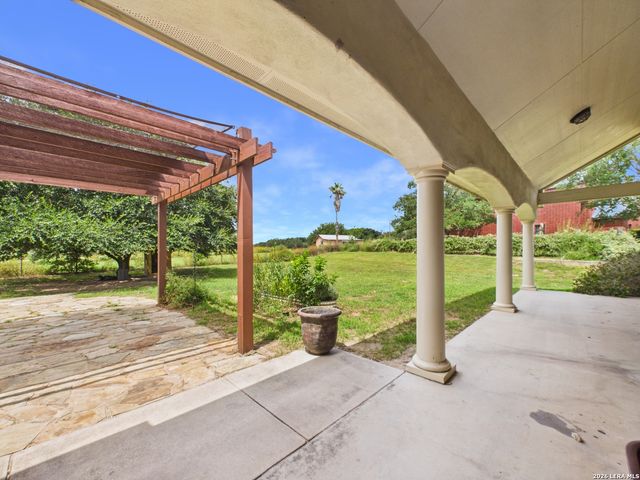 108 DEER RDG, La Vernia, TX 78121