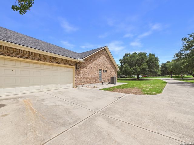 108 DEER RDG, La Vernia, TX 78121