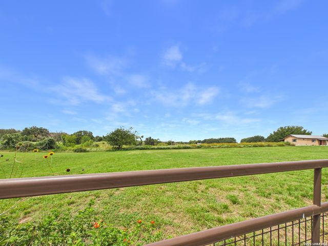 108 DEER RDG, La Vernia, TX 78121