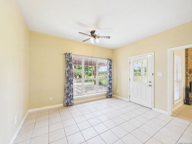 108 DEER RDG, La Vernia, TX 78121