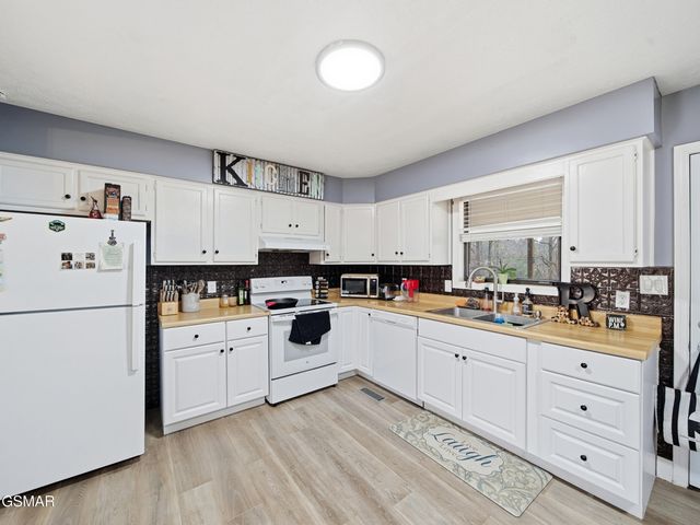 521 Sourdough Hollow Road, Kodak, TN 37764