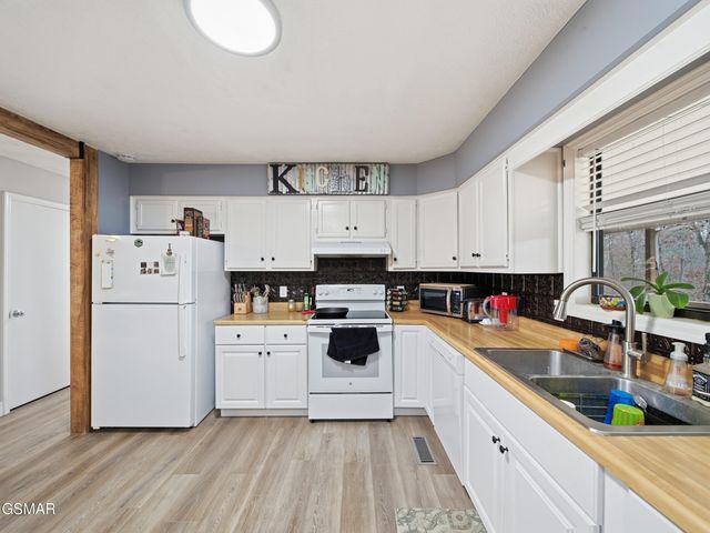 521 Sourdough Hollow Road, Kodak, TN 37764