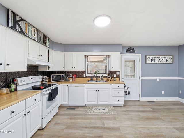 521 Sourdough Hollow Road, Kodak, TN 37764