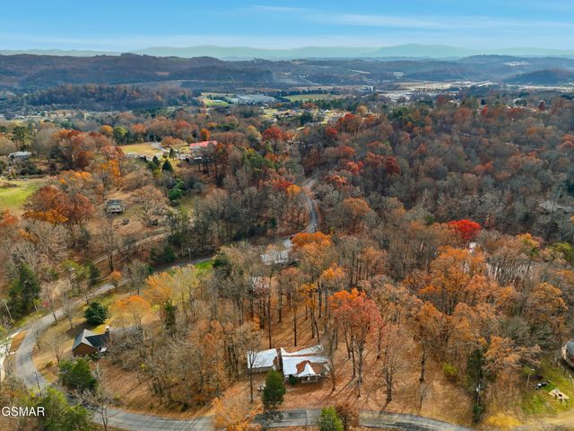 521 Sourdough Hollow Road, Kodak, TN 37764