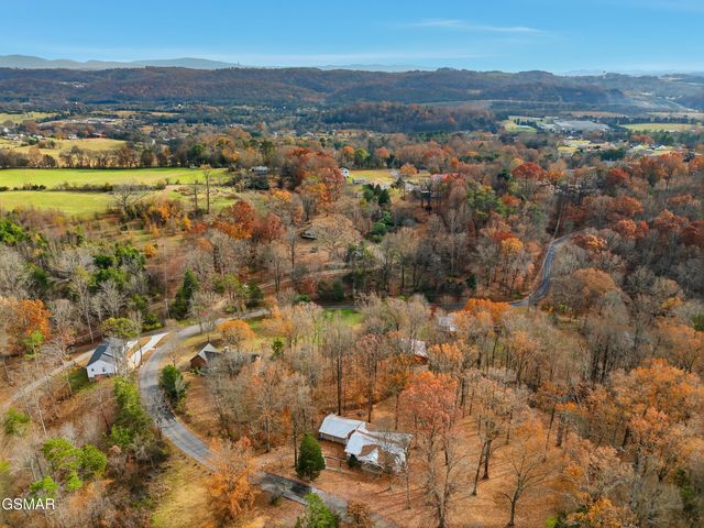 521 Sourdough Hollow Road, Kodak, TN 37764