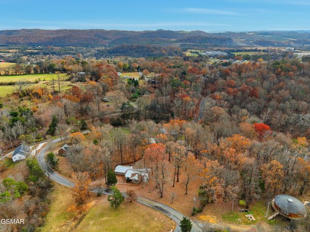 521 Sourdough Hollow Road, Kodak, TN 37764