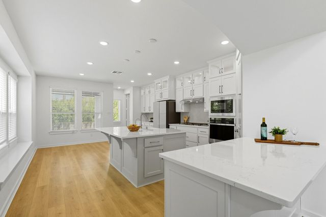 122 Canary Island Circle, Montgomery, TX 77316