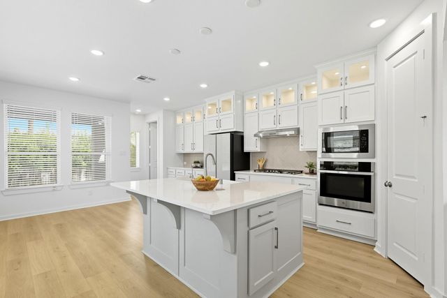 122 Canary Island Circle, Montgomery, TX 77316