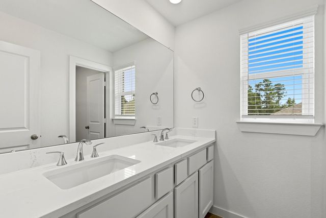 122 Canary Island Circle, Montgomery, TX 77316