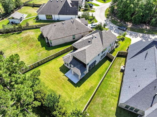 122 Canary Island Circle, Montgomery, TX 77316