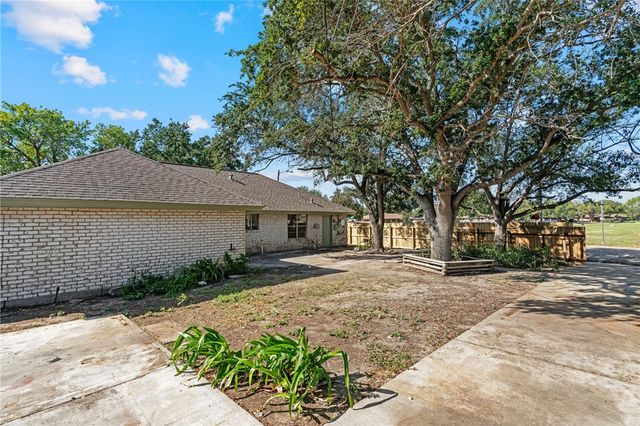 5602 Fresno Dr, Corpus Christi, TX 78411